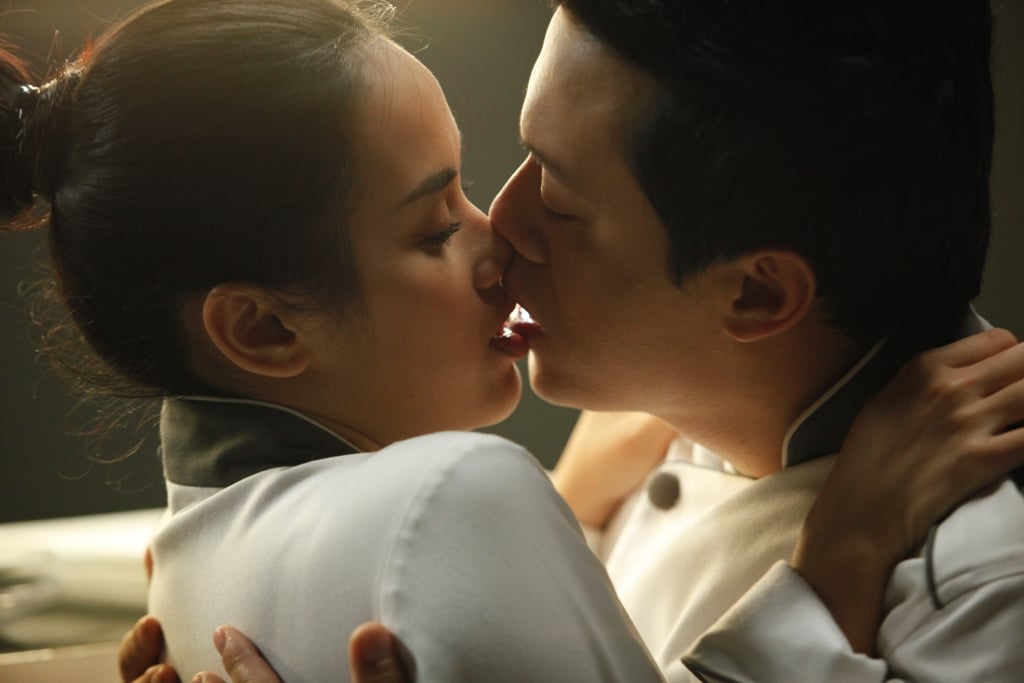 Anh hai Lam Trường không hổ danh  là nhân vật hút rating cho Bếp hát khi đã diễn xuất không thể cảm xúc hơn bên cạnh Tú Vi với nụ hôn vừa ngượng ngùng, vừa đam mê say đắm.